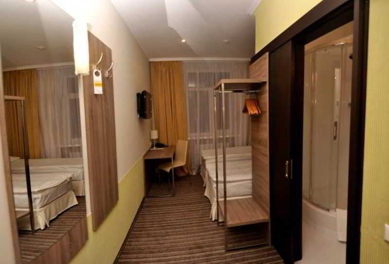 Optima Cherkasy Hotel Exterior foto