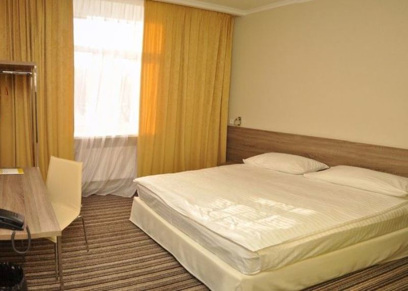 Optima Cherkasy Hotel Exterior foto