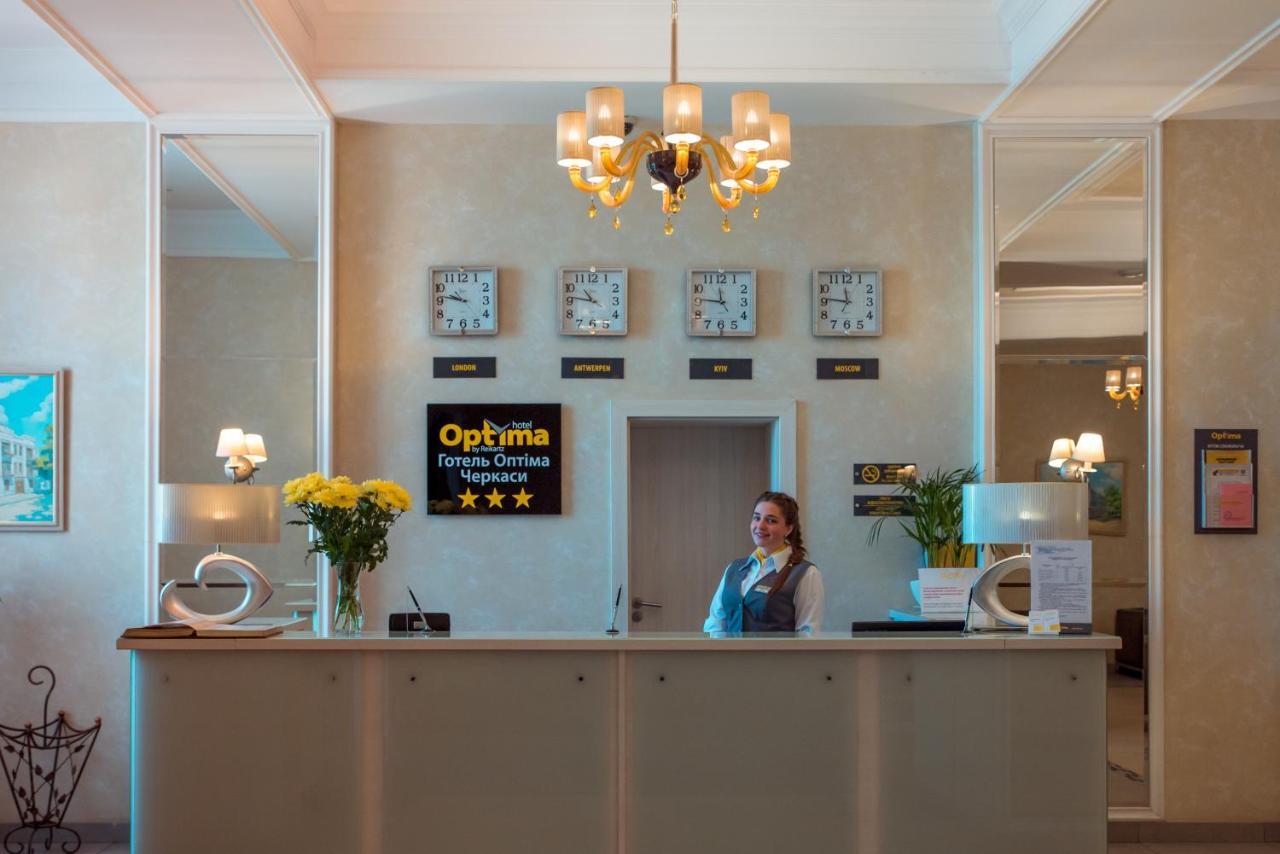 Optima Cherkasy Hotel Exterior foto