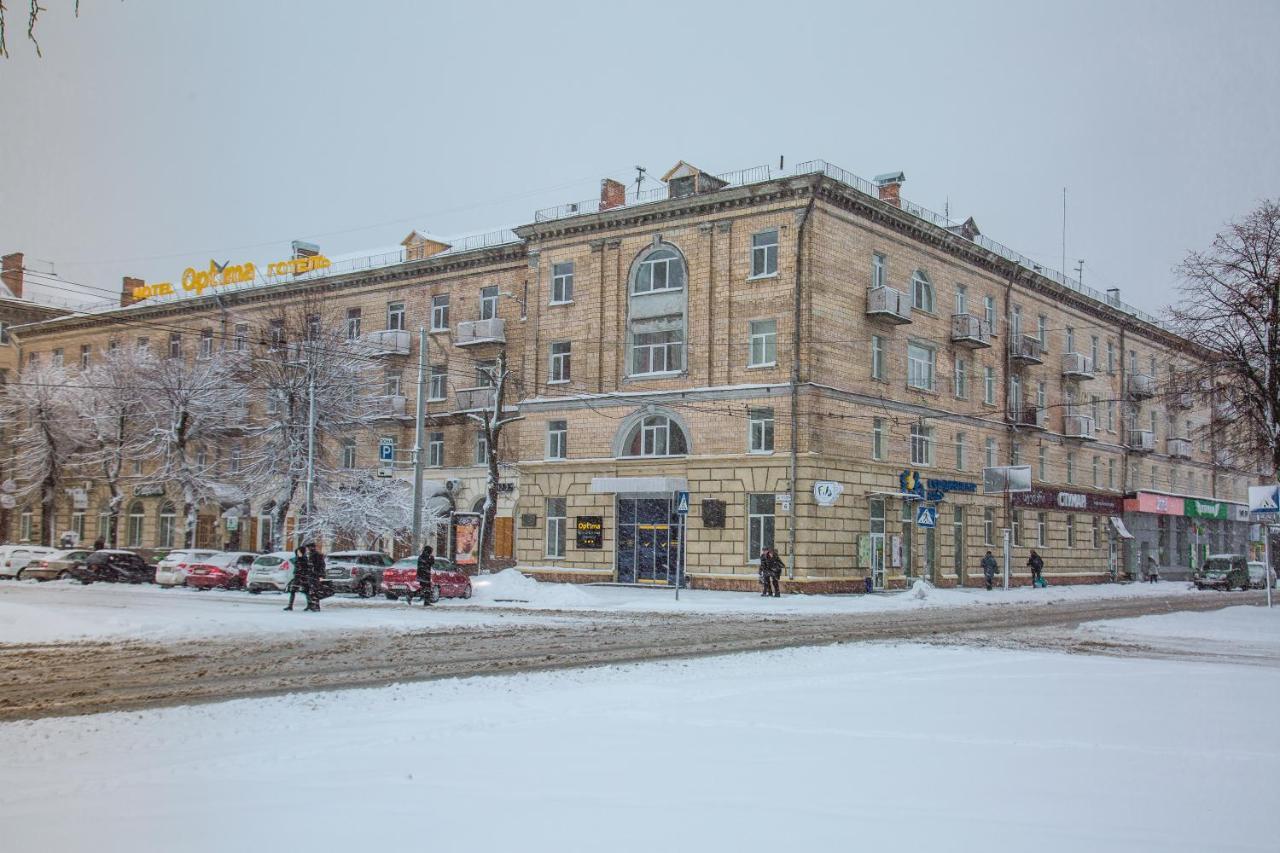 Optima Cherkasy Hotel Exterior foto